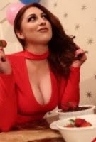 Kocası Dönmeyince, İlk Gördüğüyle Sikişiyor
