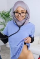 Türbanlı Genç Doktor Kıza İğne Vurdum