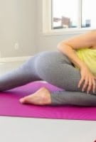 Taytlı Annem Yoga Yaparken Dayadım
